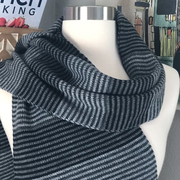 Vintage Claiborne Wool Blend Scarf - Picture 3 of 5